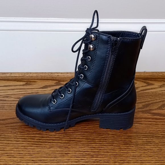 Like New Black SO Lace-Up Combat Boots (Size 8.5) - Picture 7 of 8